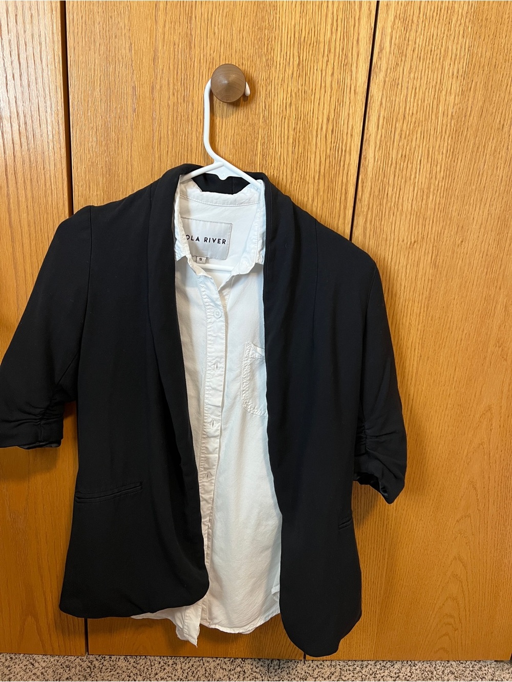 short-sleeved blazer and white shirt